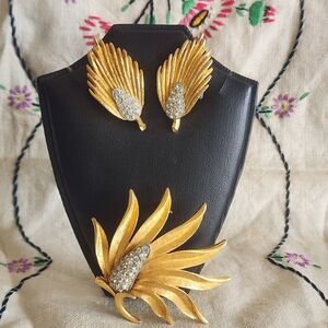 Vintage Boucher Style Mid Century Gold Tone Rhinestone Leaf Brooch Earrings Set